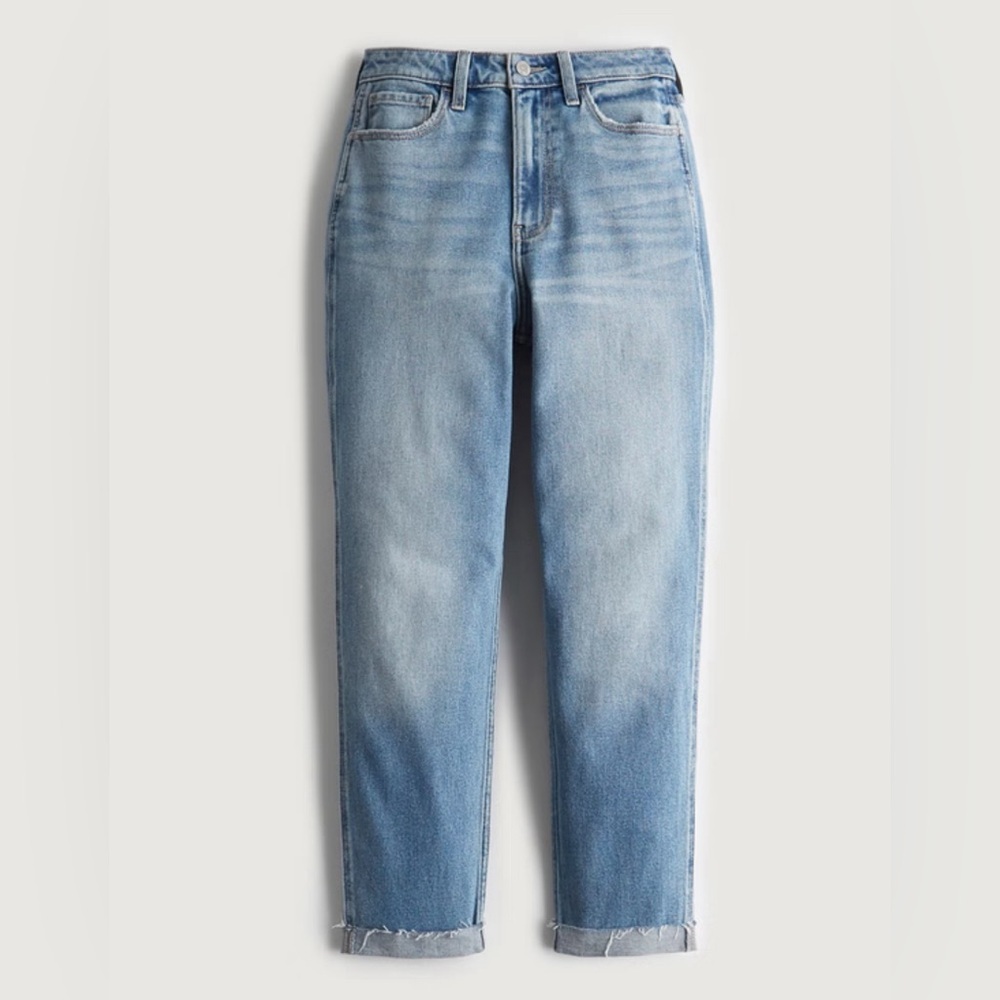 Hollister Women's Ultra High-Rise
Medium Wash Mom Jeans size 17